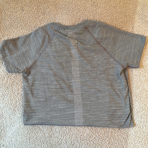 WOMENS LULULEMON SWIFTLY TECH SHORT SLEEVE - Picture 2 of 2